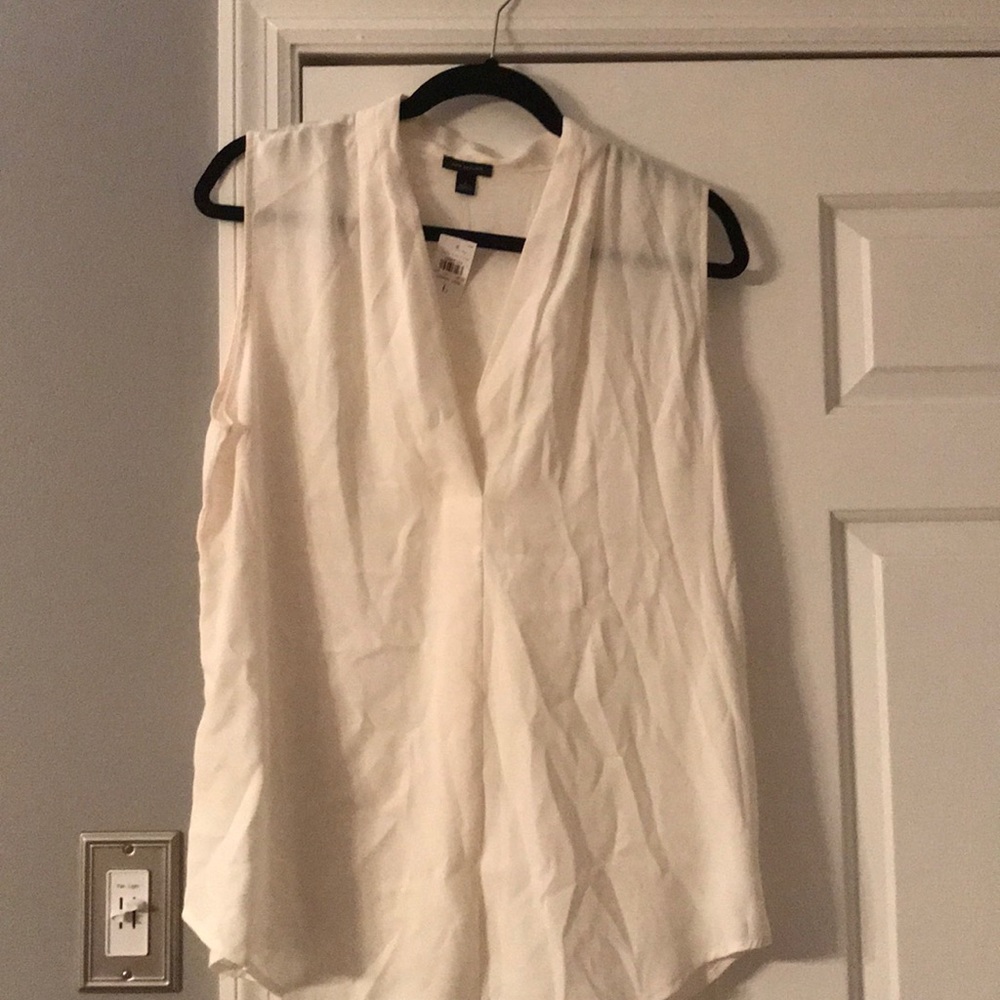 Ann Taylor new with tags sleeveless v-neck top